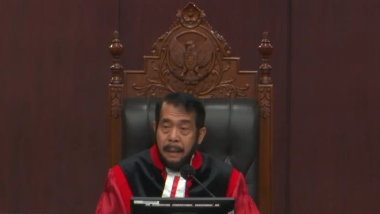 Tangkapan layar - Ketua MK Anwar Usman saat memimpin sidang lanjutan perkara Nomor 114/PUU-XX/2022, di Jakarta, Selasa, (17/1/2023). ANTARA/Muhammad Zulfikar