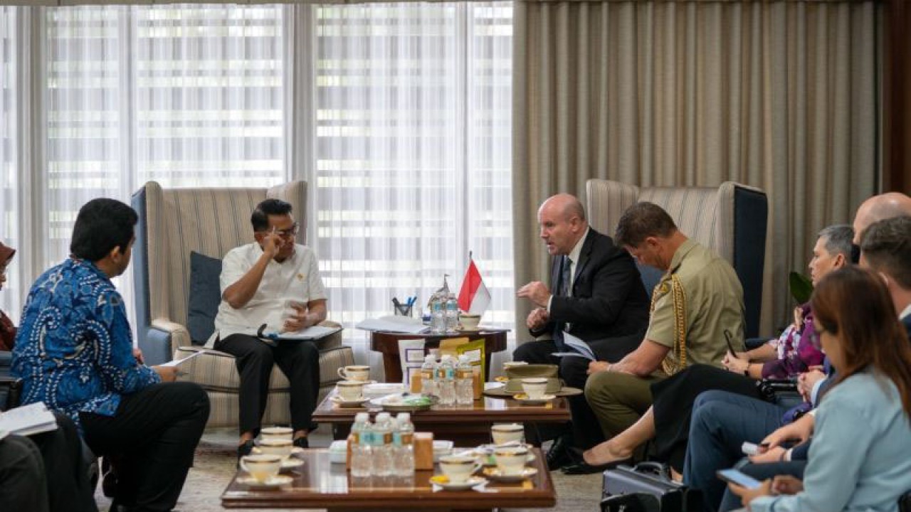 Kepala Staf Kepresidenan Moeldoko menerima kunjungan kehormatan Sekretaris Departemen Pertahanan Australia Greg Moriarty yang didampingi Duta Besar Australia untuk Indonesia Penny Williams di Jakarta, Selasa (24/1/2023). (ANTARA/HO-Kantor Staf Presiden)