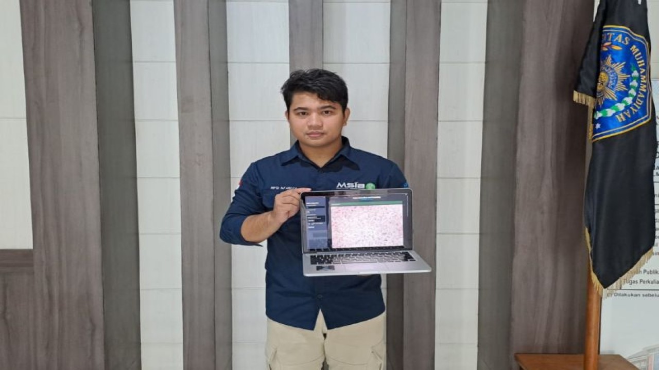 Mahasiswa Teknik Elektro Universitas Muhammadiyah Malang (UMM), Mohammad Rifqi Nur Faroza pencetus inovasi AI untuk menguji viabilitas polen kelapa sawit (ANTARA/HO-UMM)