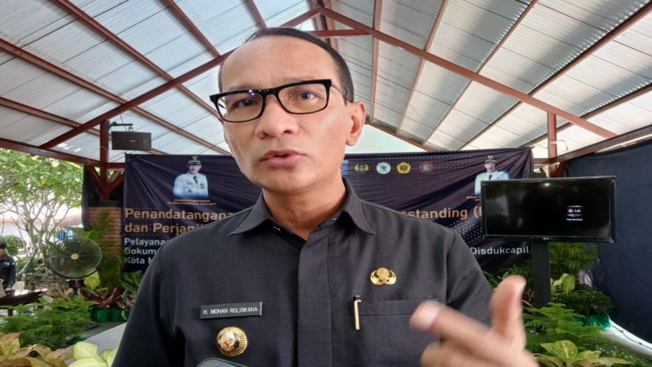 Wali Kota Mataram Mohan Roliskaan. (ANTARA/Nirkomala)