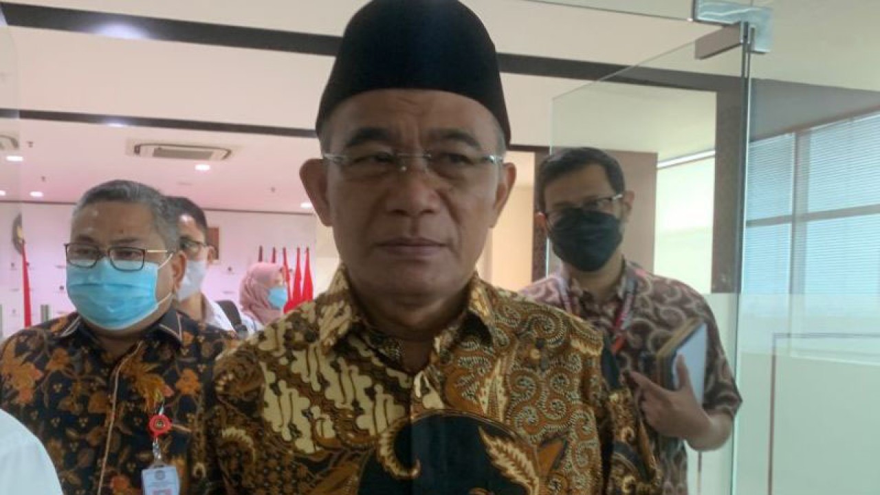 Menteri Koordinator bidang Pembangunan Manusia dan Kebudayaan (Menko PMK) Muhadjir Effendy. ANTARA/Wuryanti Puspitasari.