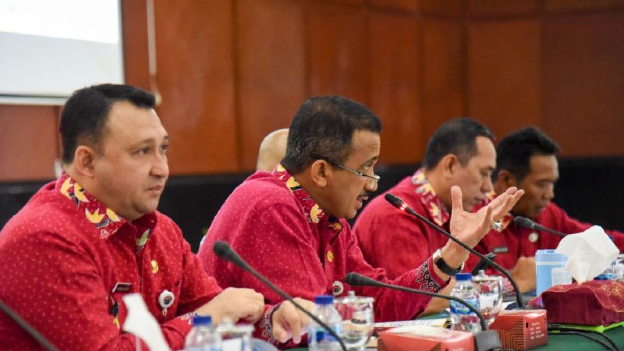 Wali Kota Jakarta Timur Muhammad Anwar saat memimpin Rapat Koordinasi Wilayah (Rakorwil) di Kantor Wali Kota Jakarta Timur, Cakung, Kamis (26/1/2023). ANTARA/HO-Kominfotik Jakarta Timur