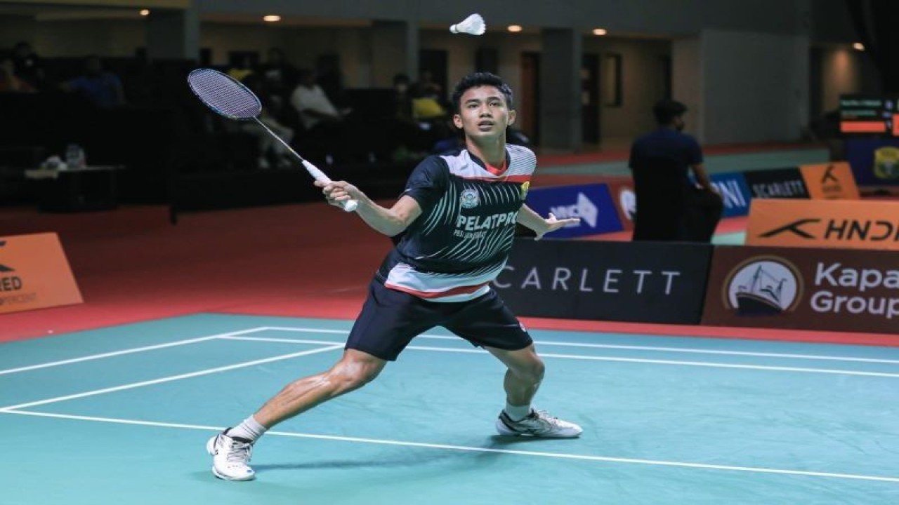 Muhammad Fachri Akbar Romadhon asal Pelatprov PBSI Jawa Barat beraksi pada Seleknas PBSI 2022 di Pelatnas Cipayung, Jakarta, Senin (19/12/2022). (ANTARA/dokumentasi PP PBSI.)