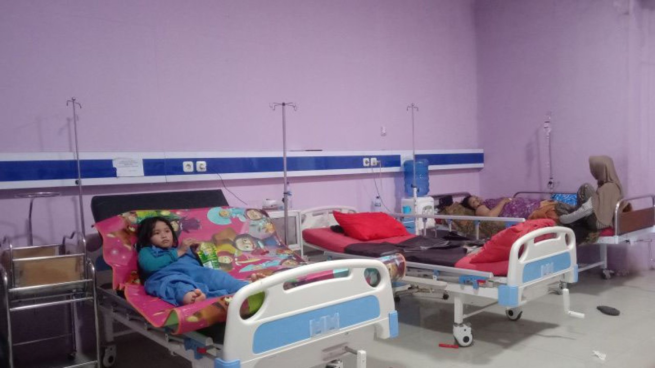 Sejumlah pasien yang menjalani perawatan di Rumah Sakit Ibu dan Anak di Kabupaten Mukomuko, Selasa (13/12/2022) ANTARA/Ferri.