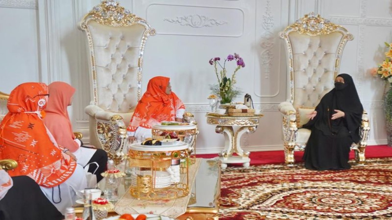 Ketua TP PKK Sulsel Naoemi (kanan) menerima kunjungan BPKK PKS Sulsel membahas program penanganan stunting di daerah itu. ANTARA/HO-Humas Pemprov Sulsel