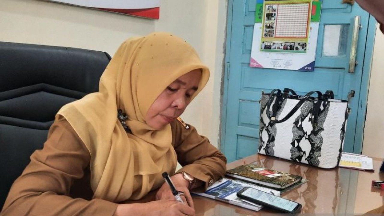 Kepala Dinas Kesehatan Kota Pariaman, Sumbar, Nazifah. ANTARA/Aadiaat M. S.