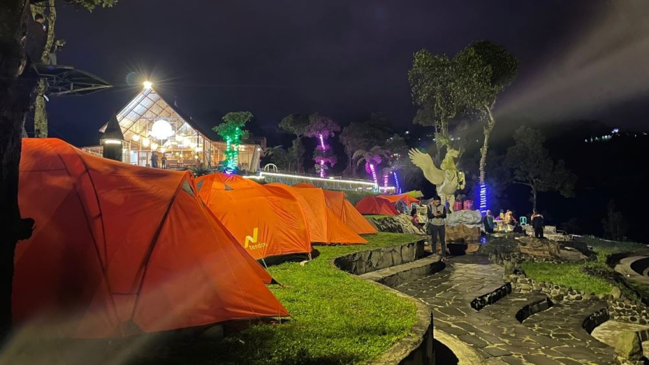 Salah satunya keindahan panorama alam yang disuguhkan Negeri Kahyangan di Dusun Surodadi, Desa Wonolelo Sawangan, Magelang, Jawa Tengah. (Istimewa/Berita Magelang)