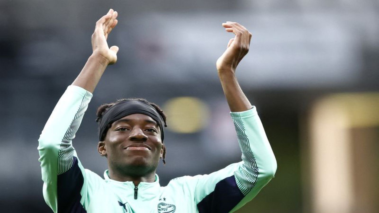 Noni Madueke resmi bergabung dengan Chelsea di bursa transfer Januari dari PSV Eindhoven. ANTARA/AFP/VINCENT JANNINK