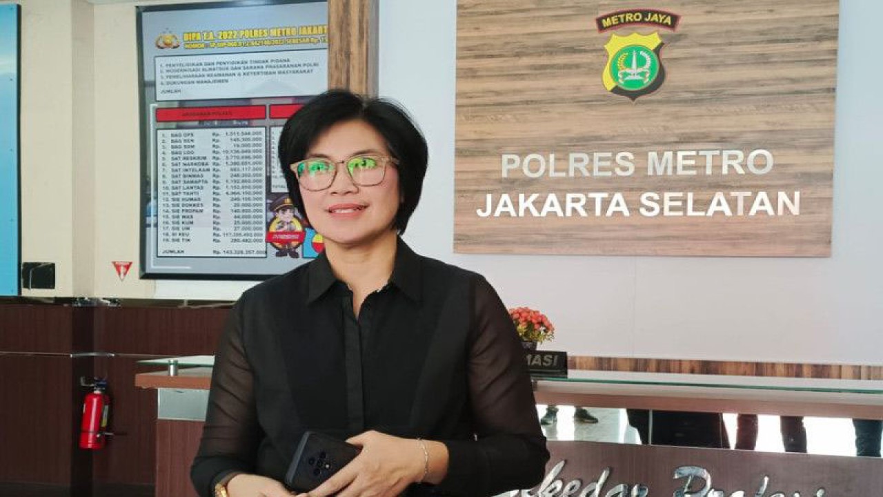 Kepala Seksi Humas Polres Metro Jakarta Selatan AKP Nurma Dewi memberikan keterangan media di Jakarta, Kamis (5/1/2023). ANTARA/Yoanita HD