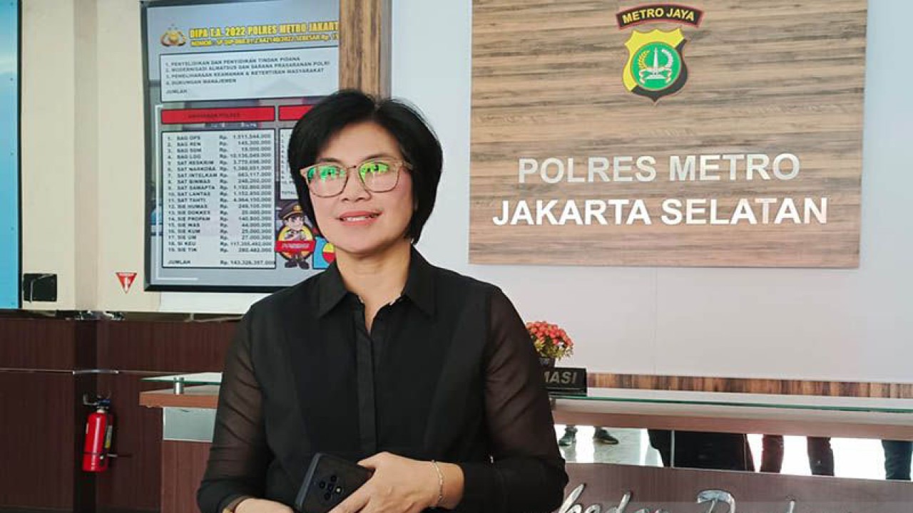Kepala Seksi Humas Polres Metro Jakarta Selatan AKP Nurma Dewi memberikan keterangan media di Jakarta, Kamis (5/1/2023). ANTARA/Yoanita HD/aa.