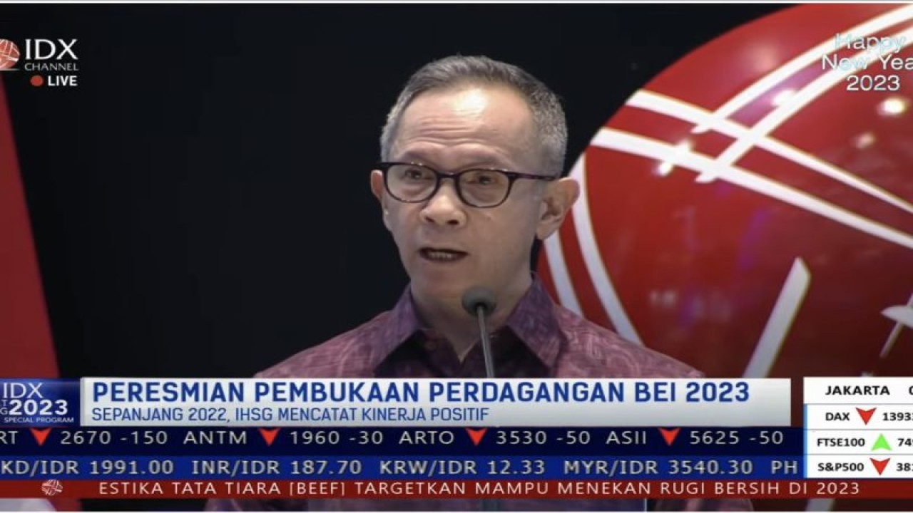 Tangkapan layar Ketua Dewan Komisioner Otoritas Jasa Keuangan (OJK) Mahendra Siregar dalam Pembukaan Perdagangan Bursa Efek Indonesia 2023 di Jakarta, Senin (2/1/2023). (ANTARA/AstridFaidlatulHabibah)