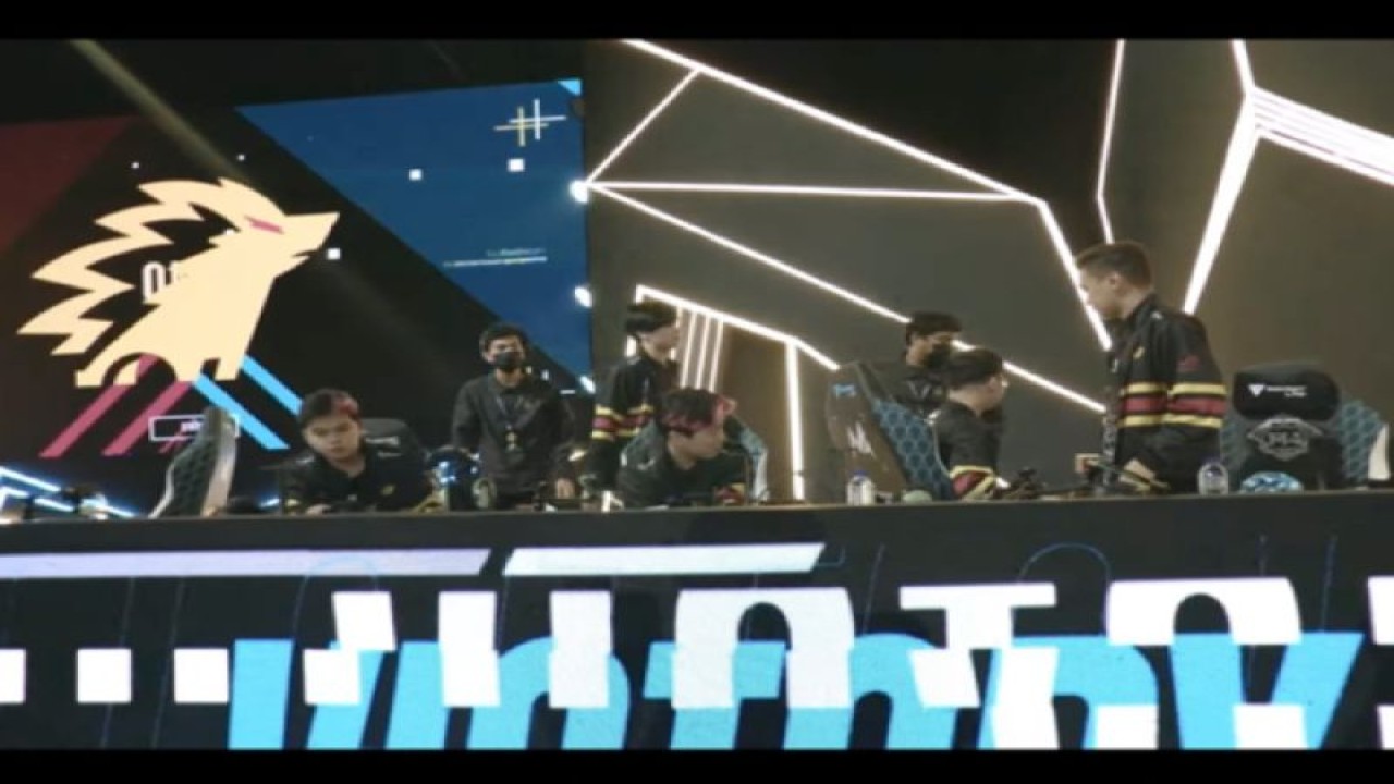 Tangkap layar - Reaksi kemenangan tim Indonesia Onic Esports usai mengalahkan tim Vietnam MDH Esports pada pertandingan hari ketiga Grup Stage M4 World Championship di Bali United Studio, Jakarta, Selasa (3/1/2023). (ANTARA/youtube/Mobile Legends:Bang-Bang)