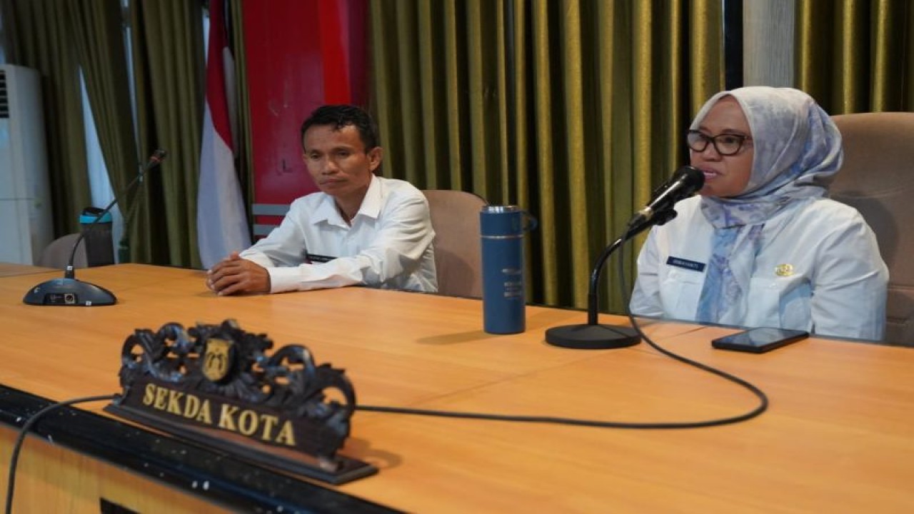 Sekretariat Daerah Kota Palu Irmayanti Petalolo menyampaikan arahannya dalam rapat persiapan Gebyar PAUD tingkat Kota palu, di Palu, Rabu (11/1/2023). ANTARA/HO-Humas Pemkot Palu