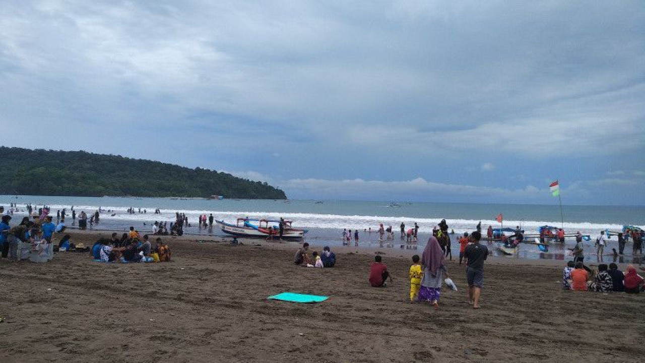 Suasana di Pantai Pangandaran, Jawa Barat beberapa waktu lalu. ANTARA/Feri Purnama