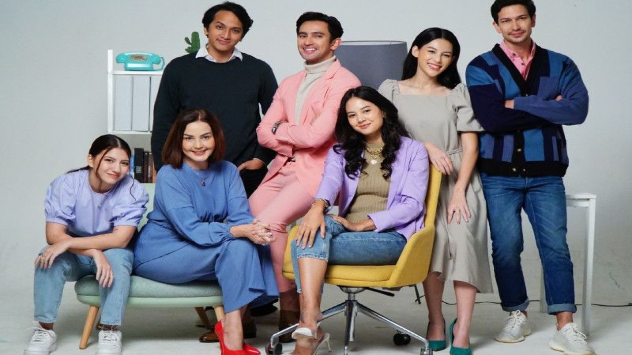 Para pemeran di serial drama Viu "Mantan Tapi Menikah". (ANTARA/HO-Viu)