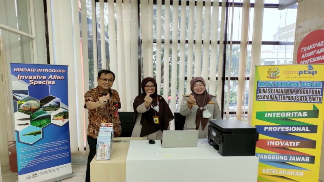 Para petugas MPP DPMPTSP Sulsel siap melayani berbagai kebutuhan perizinan dan non perizinan masyarakat.ANTARA/HO-Humas Pemprov Sulsel