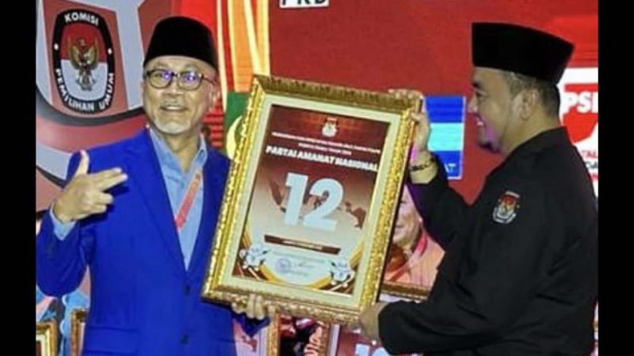 Ketua Umum Partai Amanat Nasional (PAN) Zulkifli Hasan saat menghadiri penetapan nomor urut partai politik (parpol) peserta Pemilu 2024 di Kantor KPU RI, Jakarta, Rabu (14/12/2022). ANTARA/HO-Humas PAN.