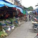 Pasar pagi Putussibau, wilayah Kapuas Hulu, Kalimantan Barat. ANTARA/Teofilusianto Timotius-1674119643
