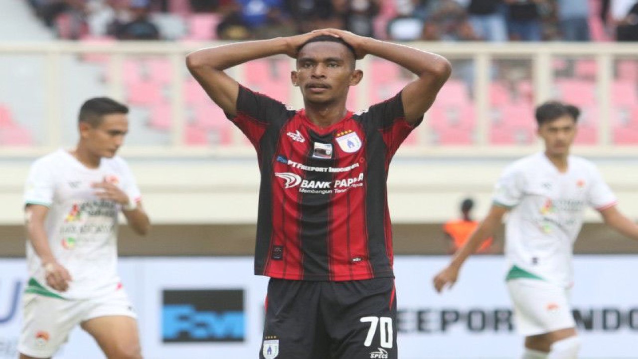 Gelandang Persipura Jayapura Patrick Alfredo Womsiwor (ANTARA/HO-Media officer Persipura Jayapura)