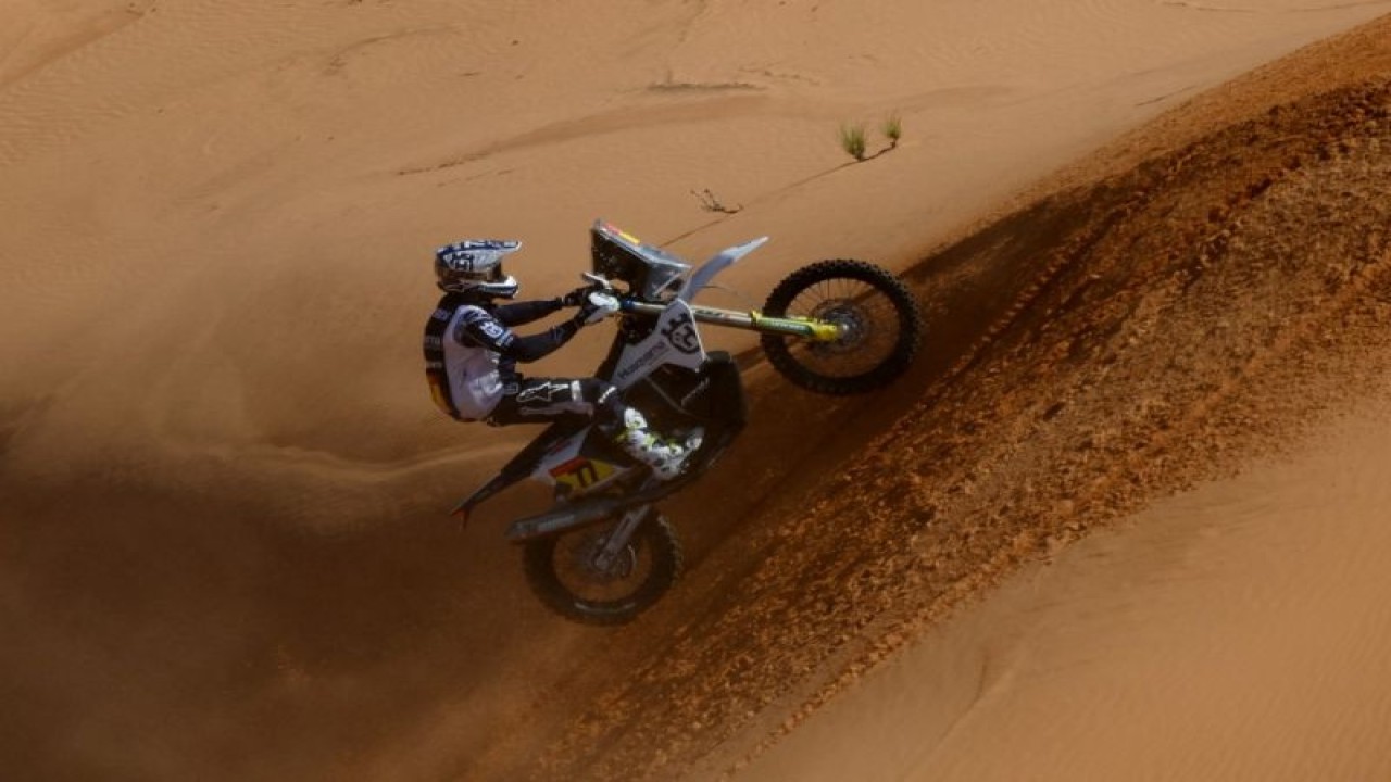 Pebalap Argentina Luciano Benavides menjalani etape 6 Reli Dakar 2023 dari Ha'il ke Al Duwadimi, Arab Saudi. (6/1/2023) (AFP/FRANCK FIFE)