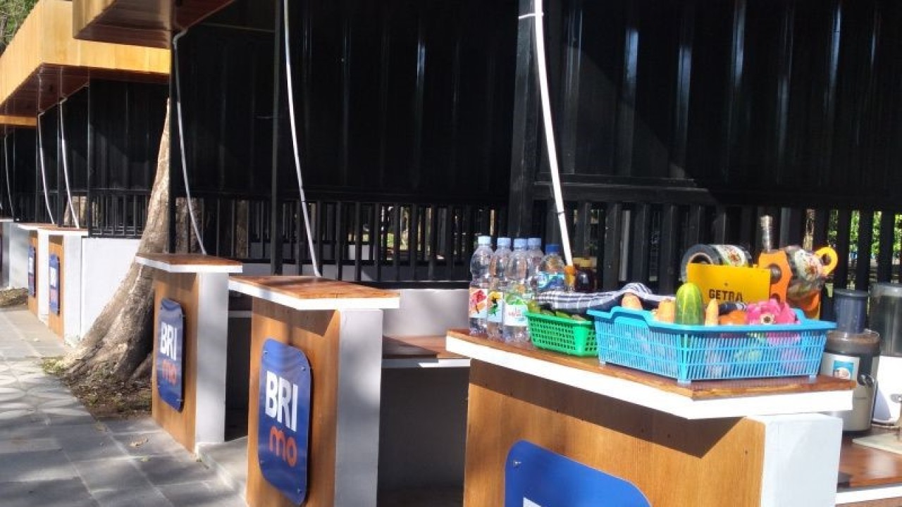 Pedagang mulai mengisi Shelter Manahan Solo, Rabu (11/1/2023). ANTARA/Aris Wasita