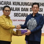 Pejabat Ehime-Jepang bangga kenakan pakaian karawo-1674099684