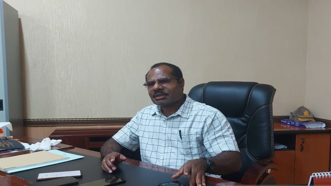 Pelaksana Tugas (Plt) Kepala Dinas Olahraga dan Pemuda Provinsi Papua Terry Wanena (ANTARA/Qadri Pratiwi)