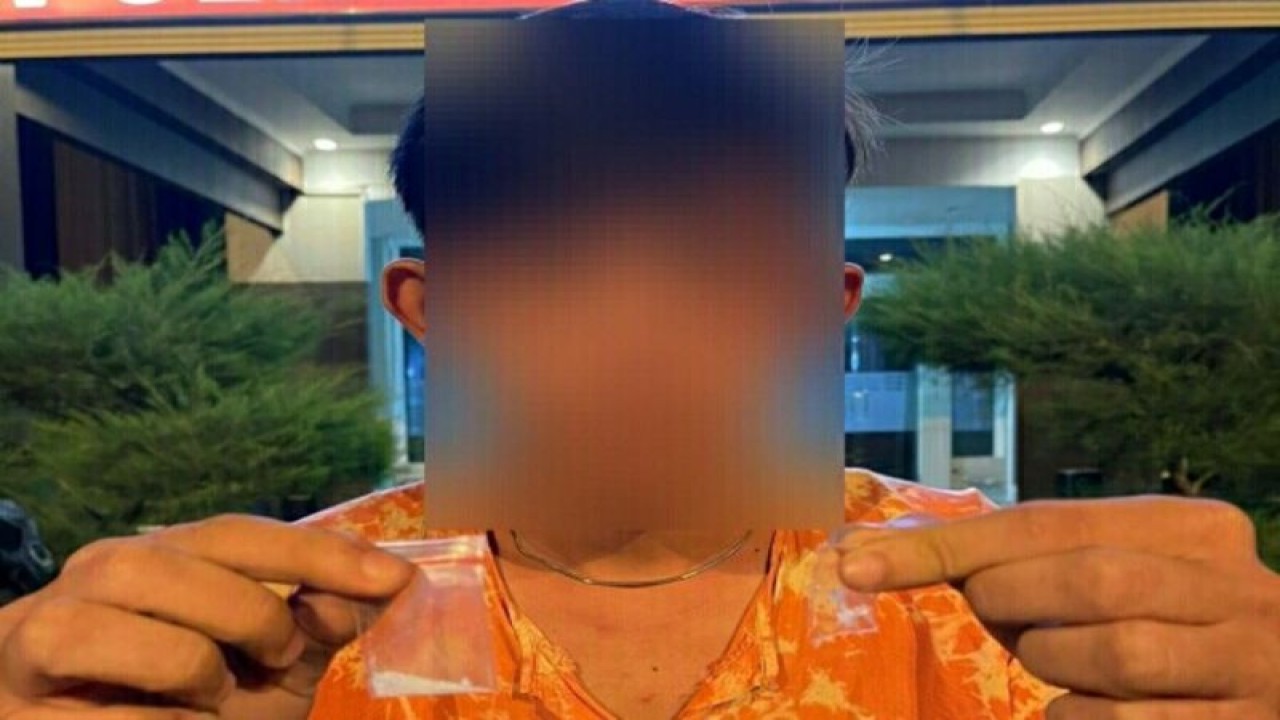 Terduga pelaku dan barang bukti yang diamankan Polresta Manado. ANTARA/HO-Polda Sulut (1)