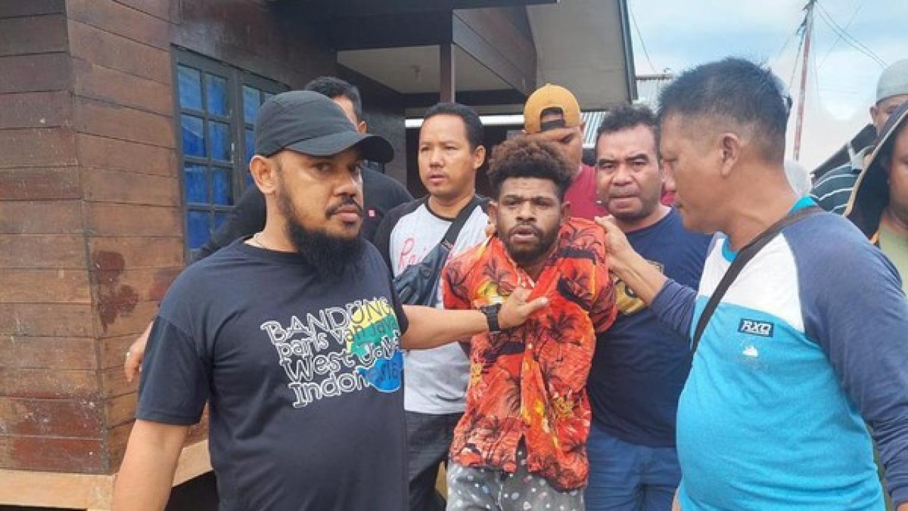 Pelaku pembakar wanita di Sorong, Papua Barat. (Detikcom)