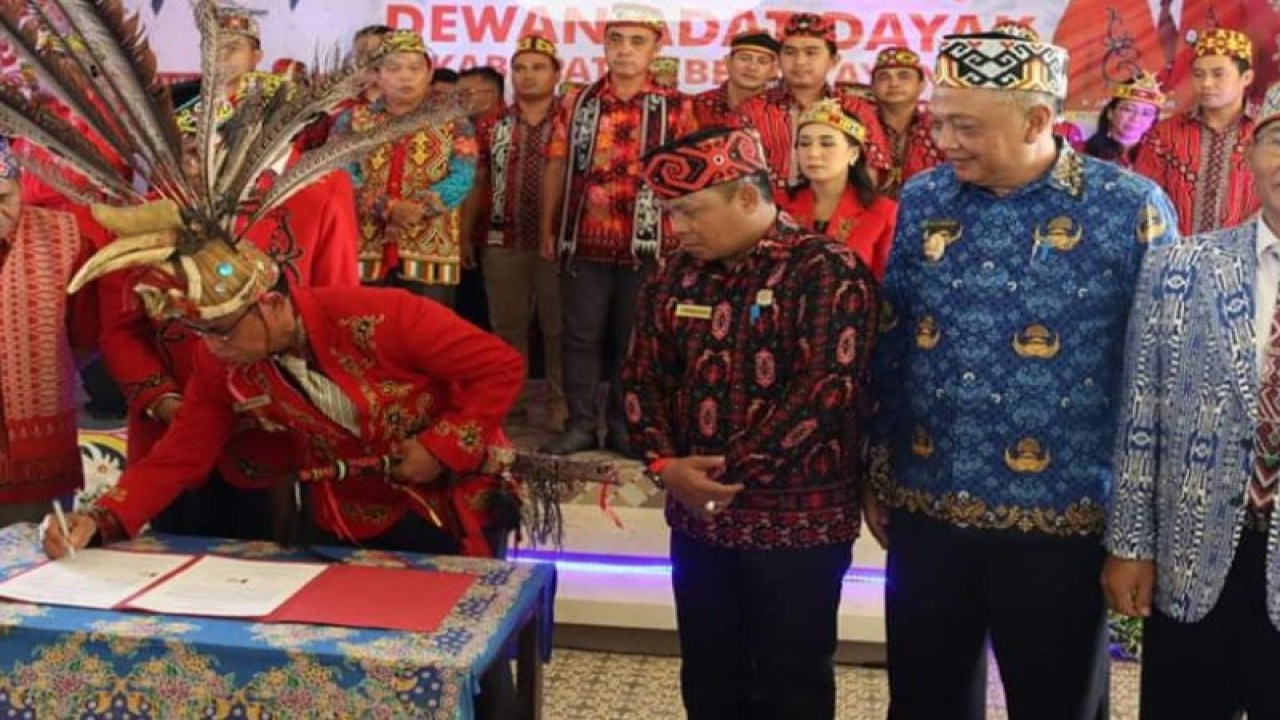 Pelantikan DAD Bengkayang (ANTARA/Wati)