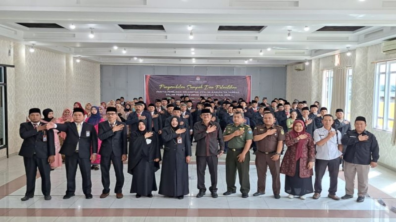 Pelantikan PPK di Kabupaten Sambas (ANTARA/HO-KPU Sambas)