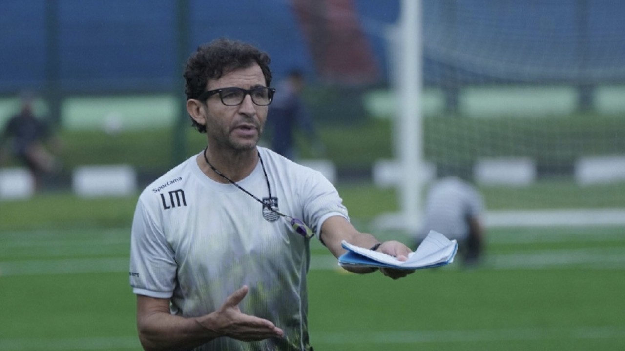 Pelatih Persib Luis Milla