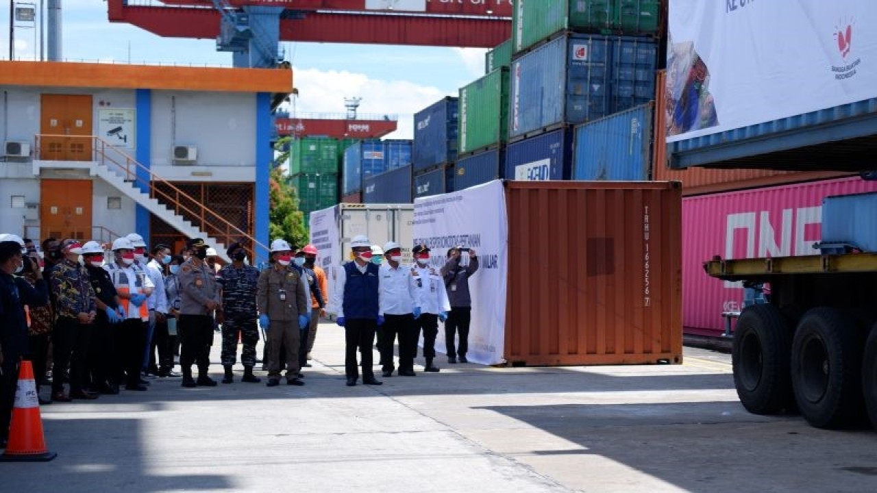 Pelepasan komoditas ekspor Kalbar di Pelabuhan Dwikora Pontianak (ANTARA/Dedi)