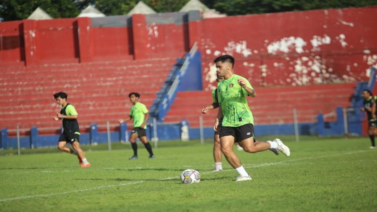 Pemain Persik Kediri saat latihan. ANTARA/ HO-Persik Kediri
