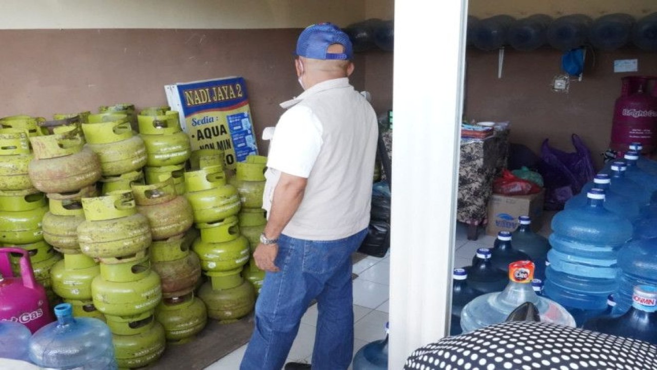 Pemantauan harga elpiji 3 kilogram bersubsidi di Bali, Rabu (25/1/2023). ANTARA/HO-Pemprov Bali