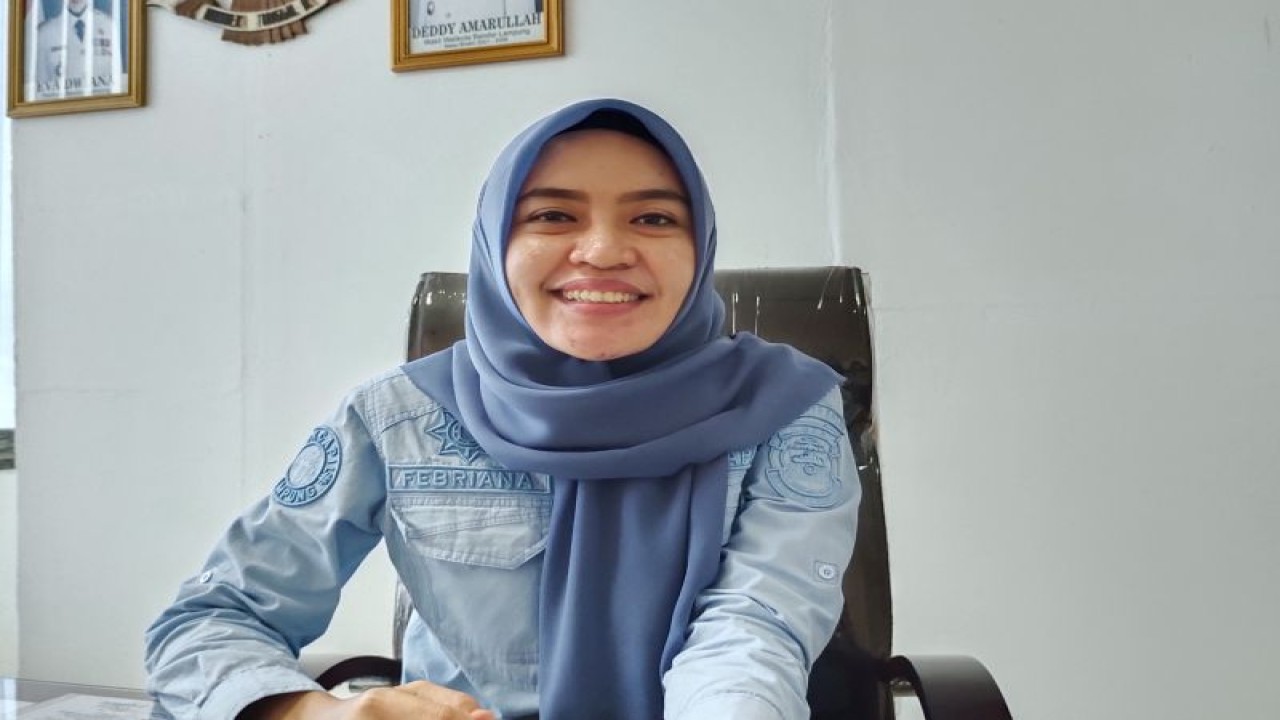 Kepala Dinas Kependudukan dan Catatan Sipil (Disdukcapil) Kota Bandarlampung Febriana. Bandarlampung, Kamis, (26/1/2023). (ANTARA/Dian Hadiyatna)