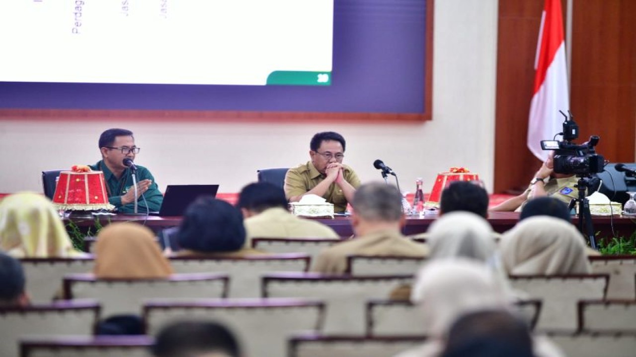 Suasana Rapat Evaluasi Statistik Tahun 2022 Provinsi Sulawesi Selatan yang digelar di Baruga Karaeng Pattingalloang, Rumah Jabatan Gubernur, Sulsel, Selasa (24/1/2023). ANTARA/HO-Humas Pemprov Sulsel