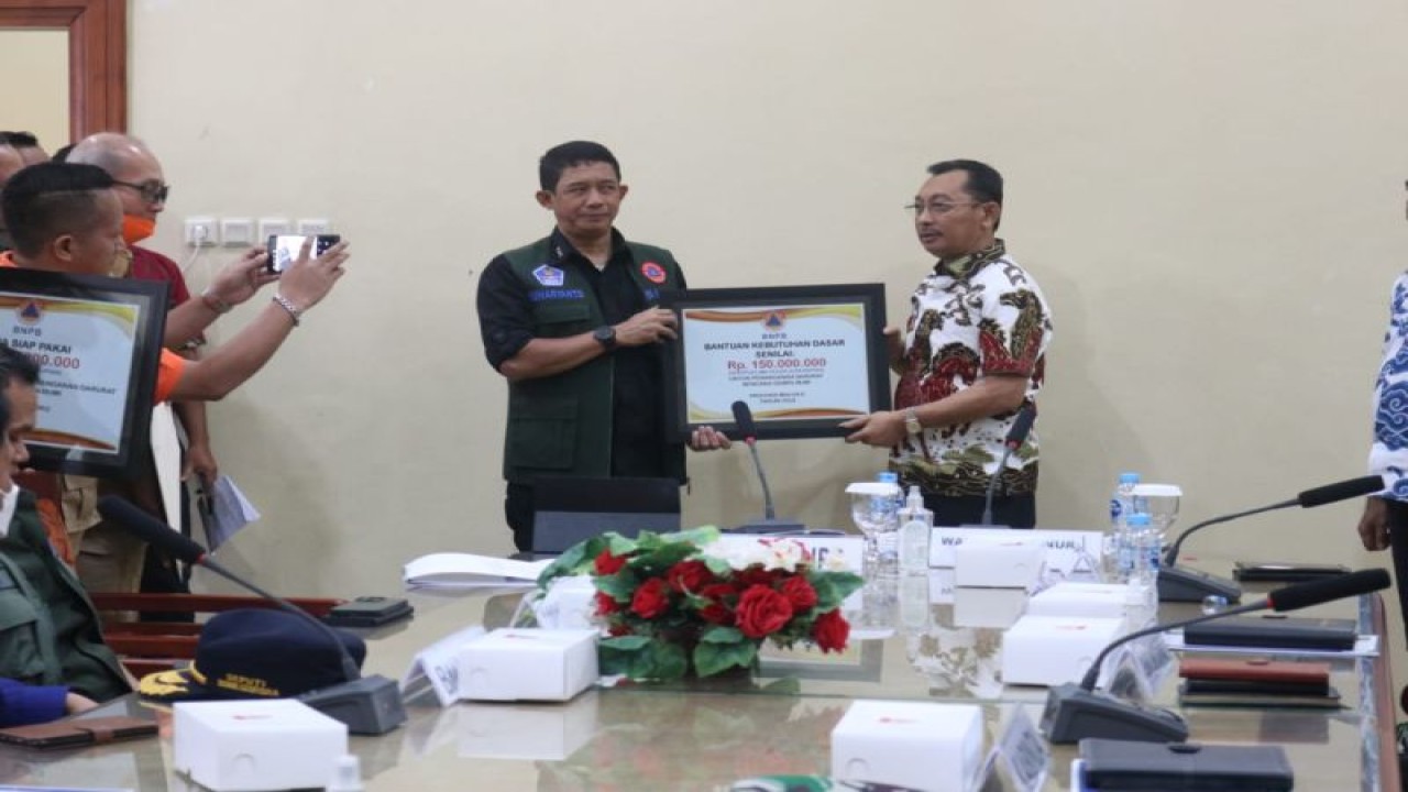 Rapat koordinasi penanggulangan bencana gempa bumi KKT dan MBD di VIP Bandara Internasional Pattimura Ambon, Kamis (12/1). ANTARA/ Penina F Mayaut.