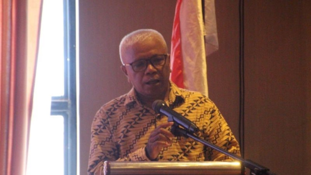 Pengamat Hukum Tata Negara dari Universitas Nusa Cendana (Undana) Kupang, NTT, Dr Johanes Tuba Helan. (ANTARA/Aloysius Lewokeda)