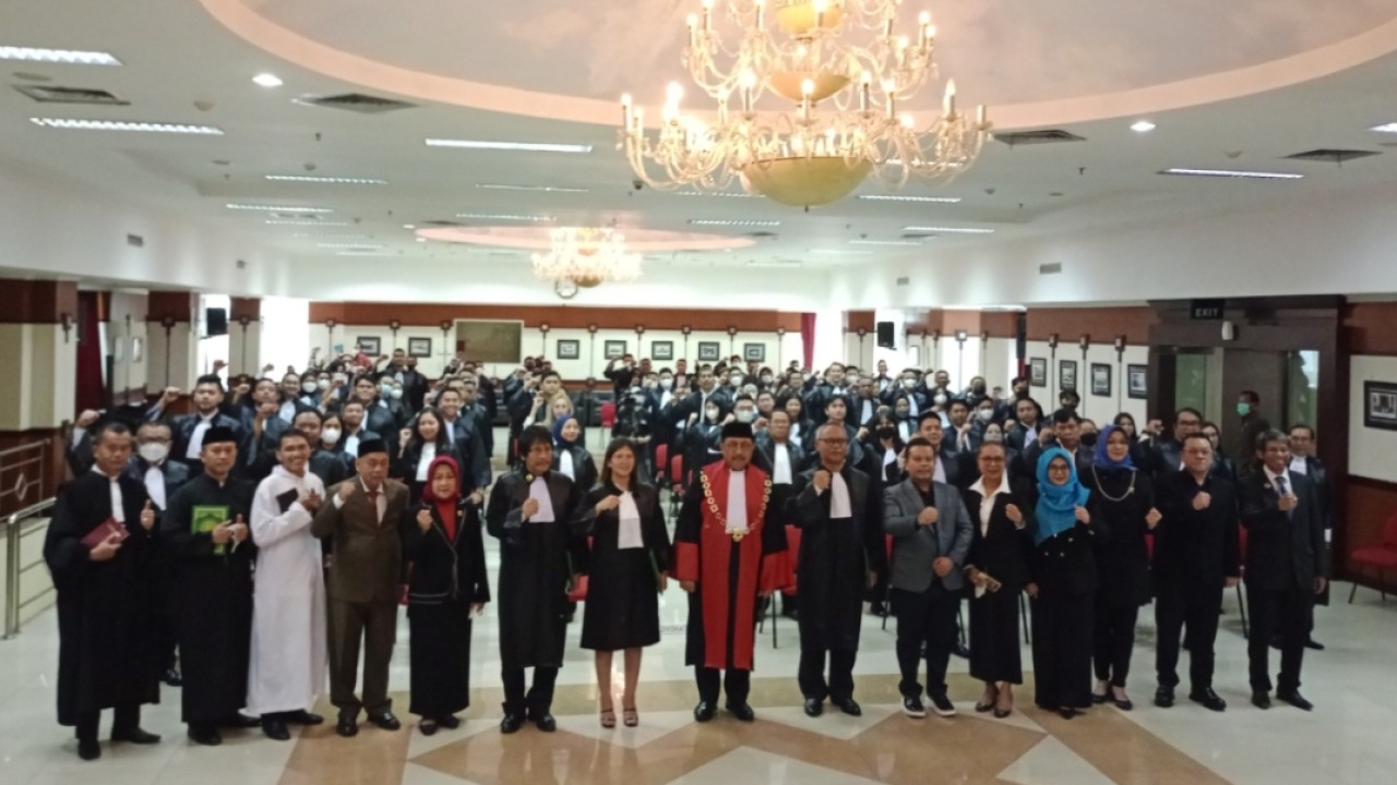 Pengangkatan dan pengambilan sumpah advokat Peradi