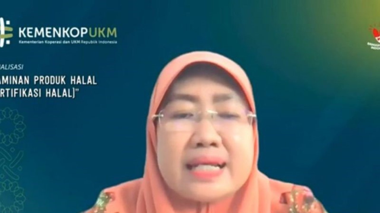 Tangkapan layar - Kepala Pusat Registrasi dan Sertifikasi Halal BPJPH Siti Aminah dalam sosialisasi Peraturan Pemerintah Pengganti Undang-Undang No.2 tentang Cipta Kerja yang digelar KemenKop UKM secara daring di Jakarta, Rabu (11/1/2023). ANTARA/Sinta Ambarwati.