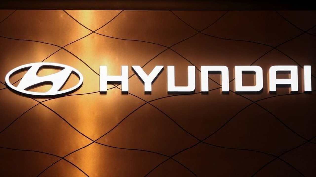 Foto Dokumen: Logo Hyundai Motor Company tampak di New York International Auto Show, di Manhattan, New York City, AS, 13 April 2022. (ANTARA/REUTERS/Andrew Kelly)