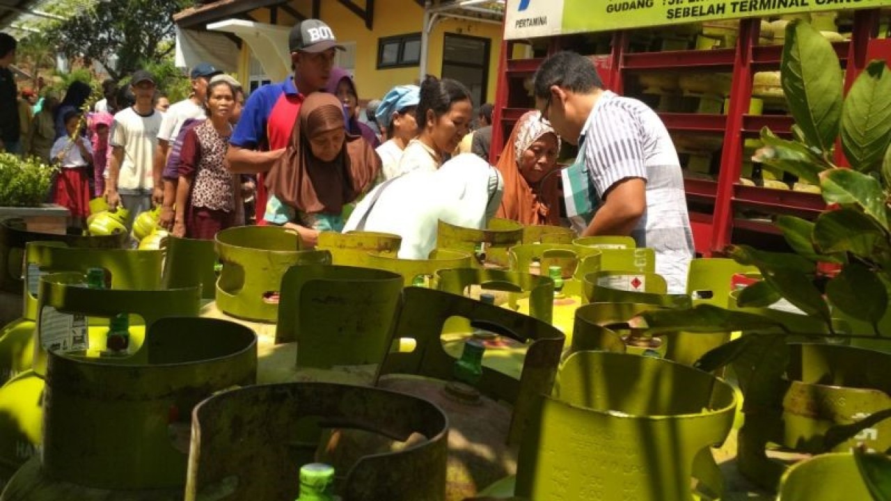 Penyaluran elpiji terhadap masyarakat. (ilustrasi). (ANTARA/Akhmad Nazaruddin Lathif)