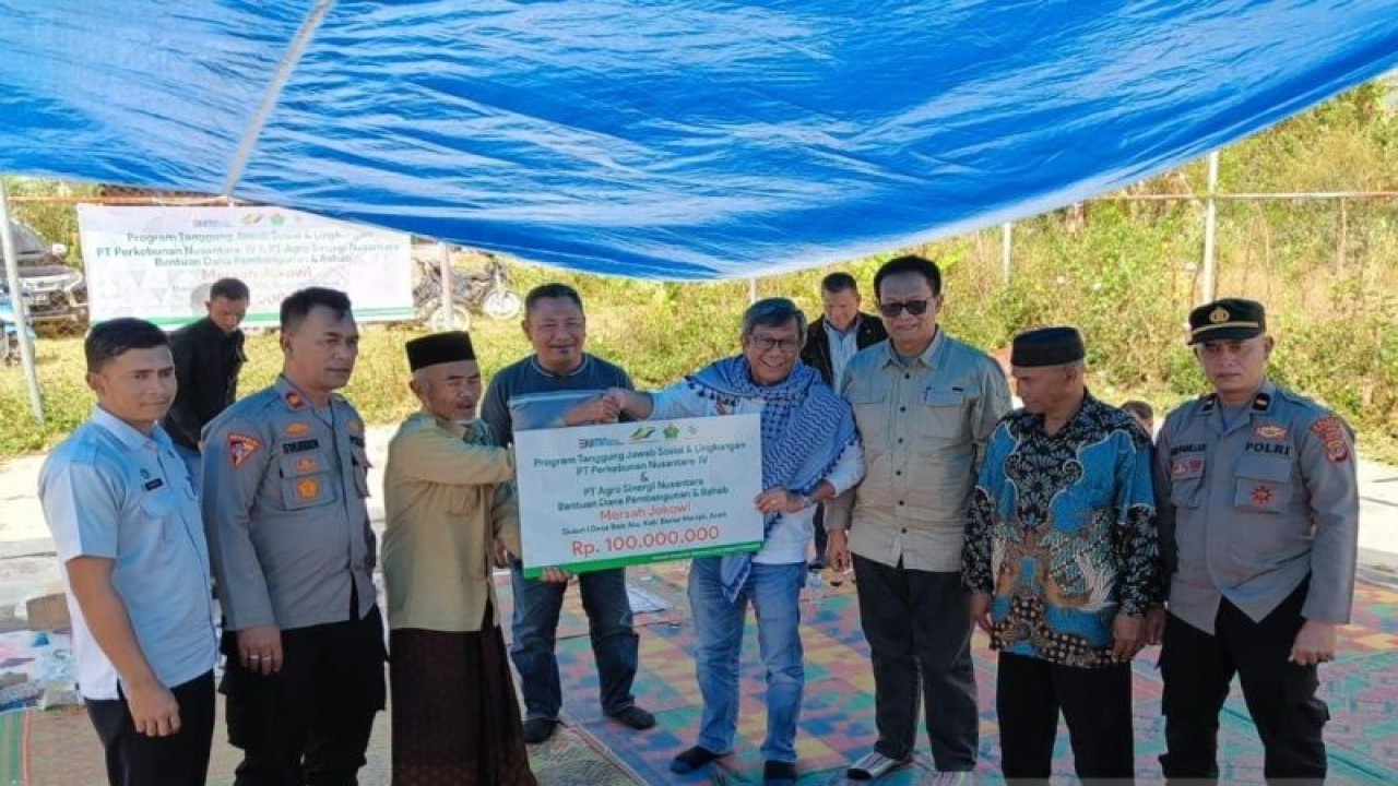 Penyerahan bantuan untuk pembangunan Mersah Jokowi di Aceh. (ANTARA/HO-Ist)