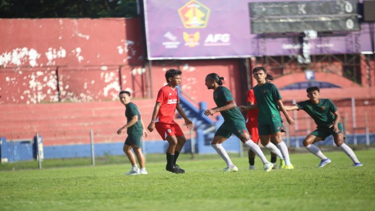 Pemain Persik Kediri saat berlatih. (ANTARA/ HO-Persik Kediri)