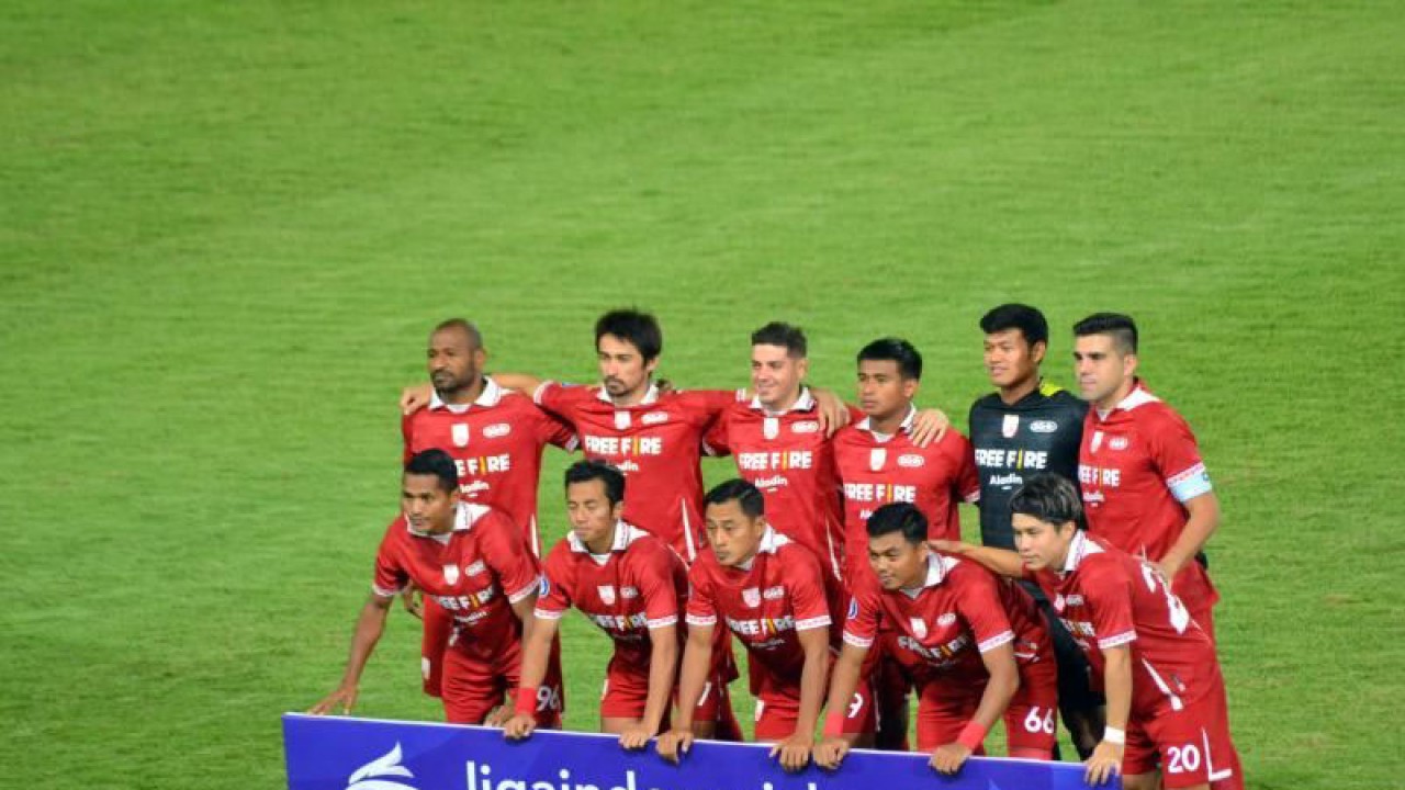 Tim Persis Solo sebelum pertandingan Liga 1 musim 2022/2023 di Stadion Manahan Solo, ANTARA/Bambang Dwi Marwoto.