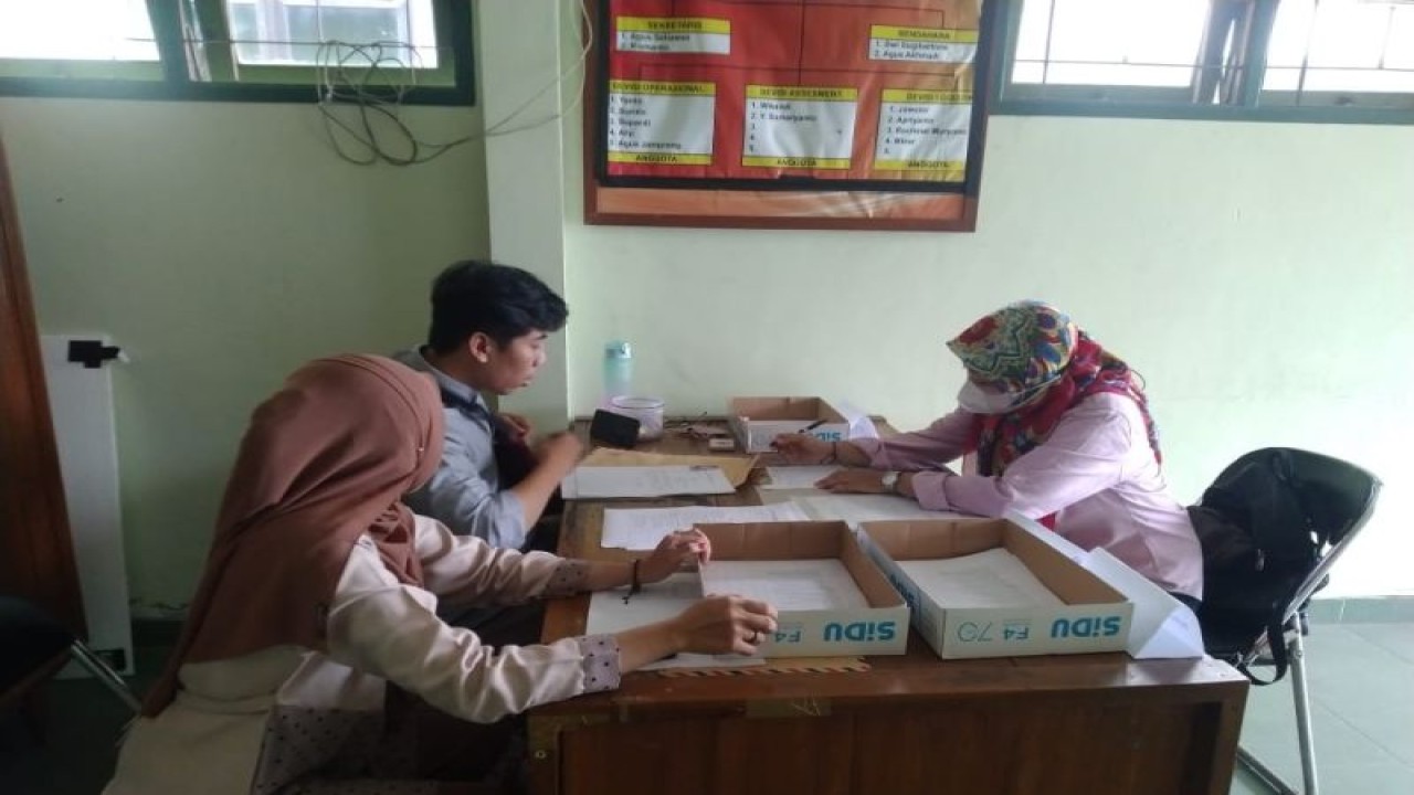 Suasana pendaftaran PKD Pemilu Serentak 2024 di Panwaslu Kapanewon Mlati. ANTARA/HO-Bawaslu Sleman