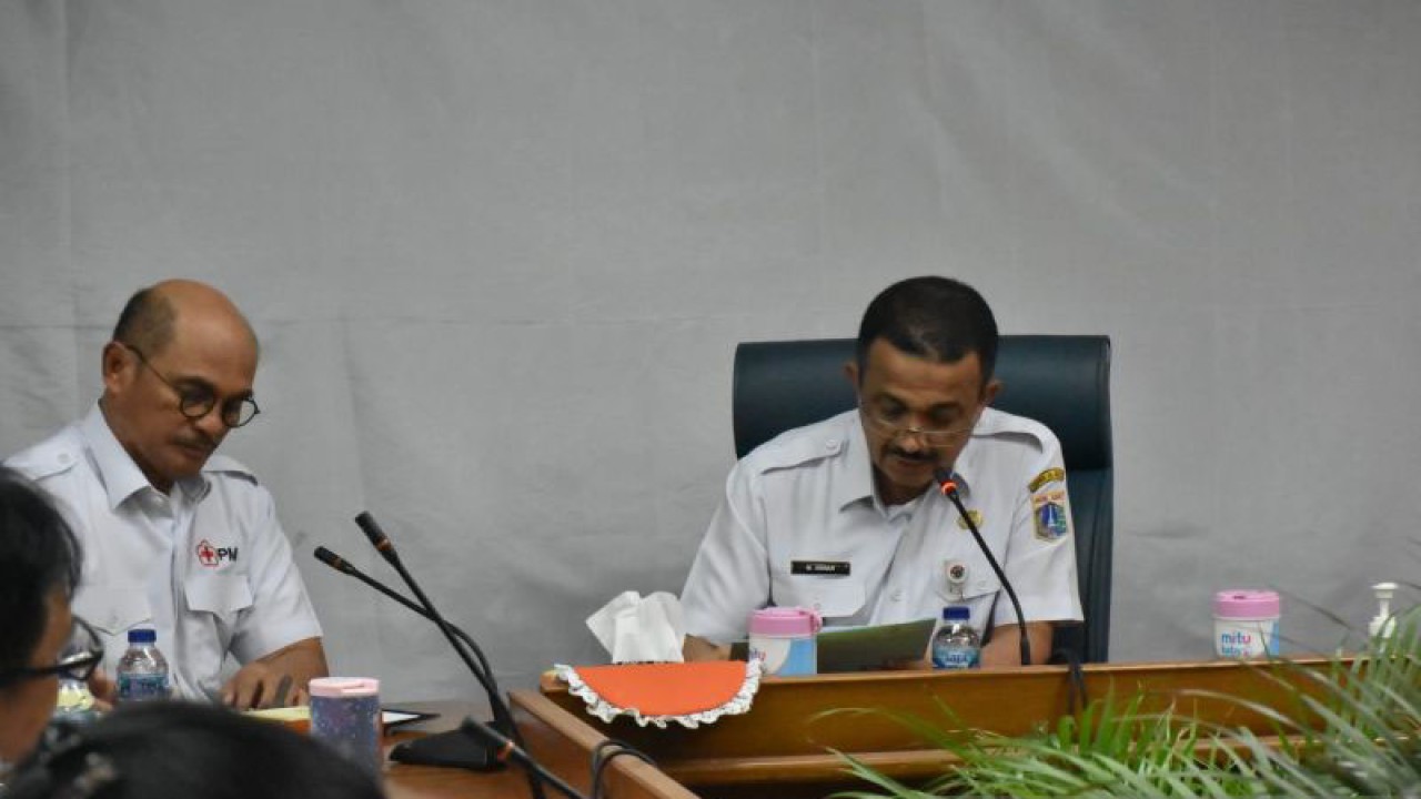 Wali Kota Jakarta Timur Muhammad Anwar saat memimpin Rapat Persiapan Pelantikan 10.000 Palang Merah Remaja (PMR) se-Jakarta Timur di Ruang Rapat Khusus Kantor Wali Kota Jakarta Timur, Rabu (18/1/2023). ANTARA/HO-Kominfotik Jakarta Timur