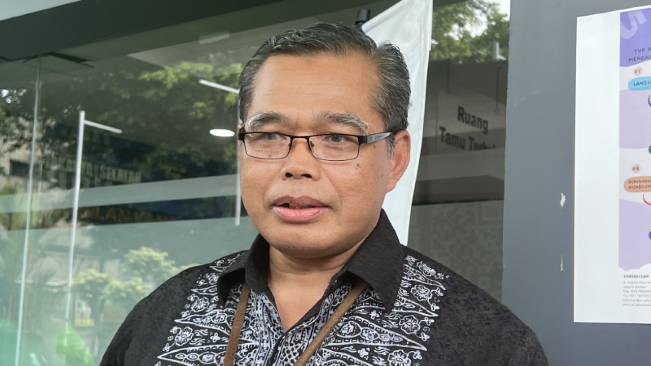 Pejabat Humas Pengadilan Negeri Jakarta Selatan Djuyamto memberikan keterangan kepada wartawan di Pengadilan Negeri Jakarta Selatan, Jakarta, Jumat (6/1/2023). ANTARA/Putu Indah Savitri.