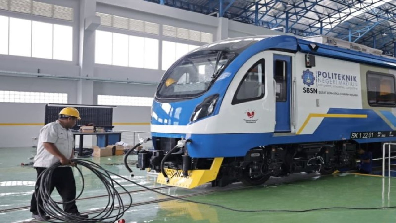 Suasana fasilitas laboratorium perkeretaapian Politeknik Negeri Madiun (PNM) sebagai sarana pembelajaran mahasiswa dalam memenuhi kebutuhan keahlian manufaktur bidang perkeretaapian di Tanah air. ANTARA/HO-Diskominfo Kota Madiun